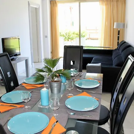 Puerto Banus 2 Bedrooms Oceanfront C マルベーリャ